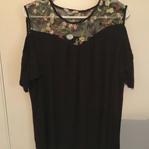 Soleillee Black cold shoulder blouse size 2X